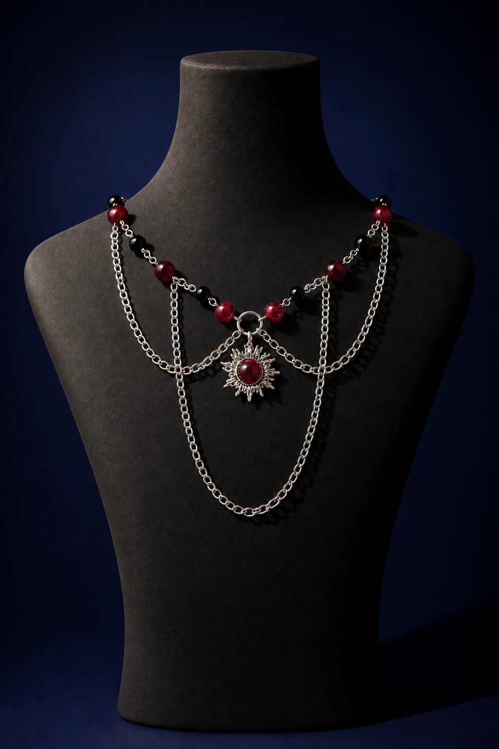 Lal (Garnet) 7mm ve Oniks 6mm Taşlı Güneş Uçlu Zincirli Kolye ürün görseli gece