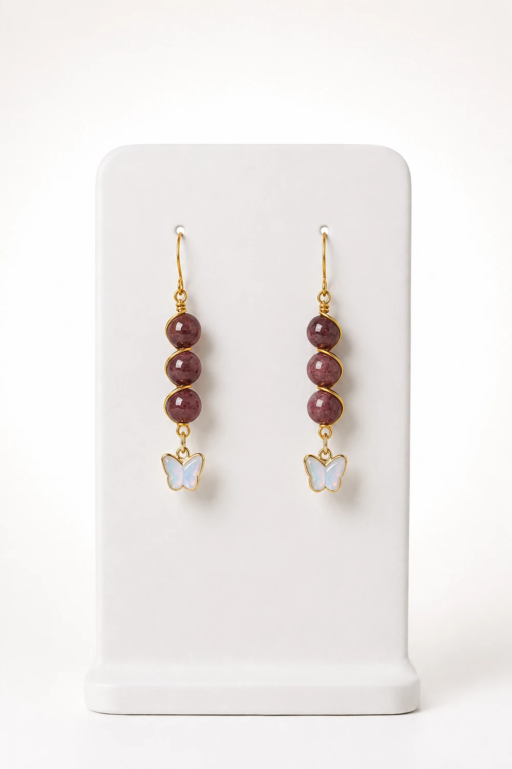 Lal (Garnet) 8mm Üçlü Sıralı Burgu Kelebek Uçlu Küpe ürün görseli