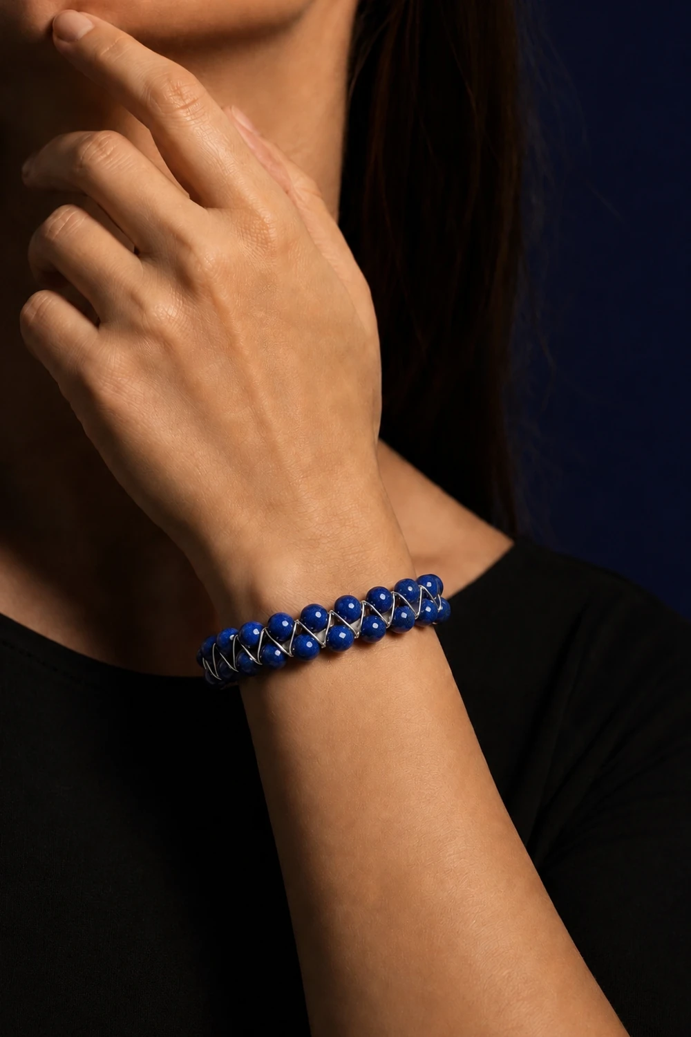 Lapis Lazuli 8mm Çift Sıra Doğal Taş Bileklik model üzerinde gece