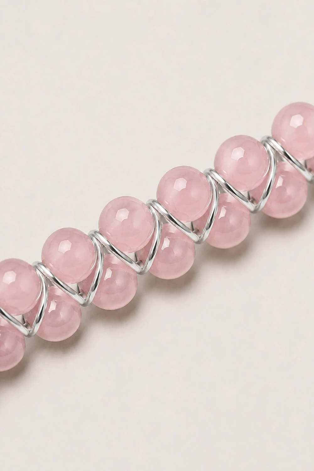 Pembe Kuvars 8mm Çift Sıra Doğal Taş Bileklik taş dokusu yakın çekim